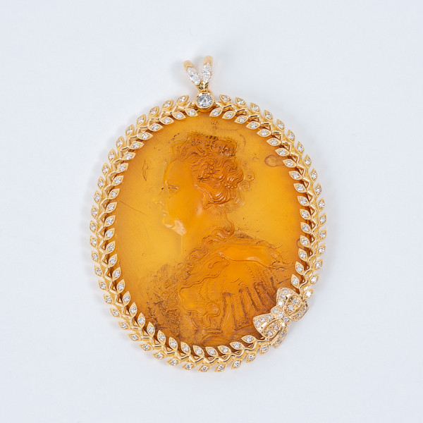 Cameo with a bust of Marie de Medici, Queen of France , 17th, amber, gold and diamonds