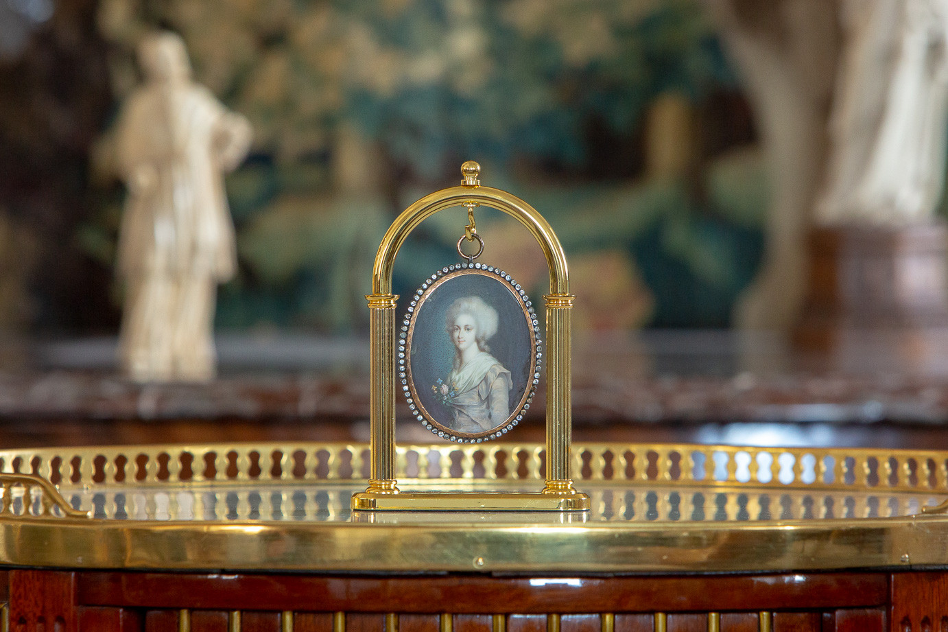 Attr. à François Dumont (1751-1831)  - Belle et importante miniature de la princesse Elisabeth