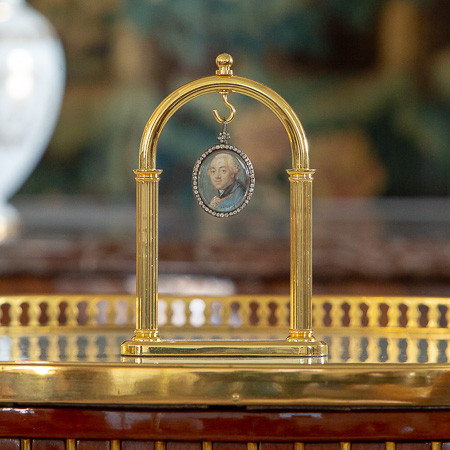 Portrait de Louis XVI, miniature entourée de diamants, le fond en or