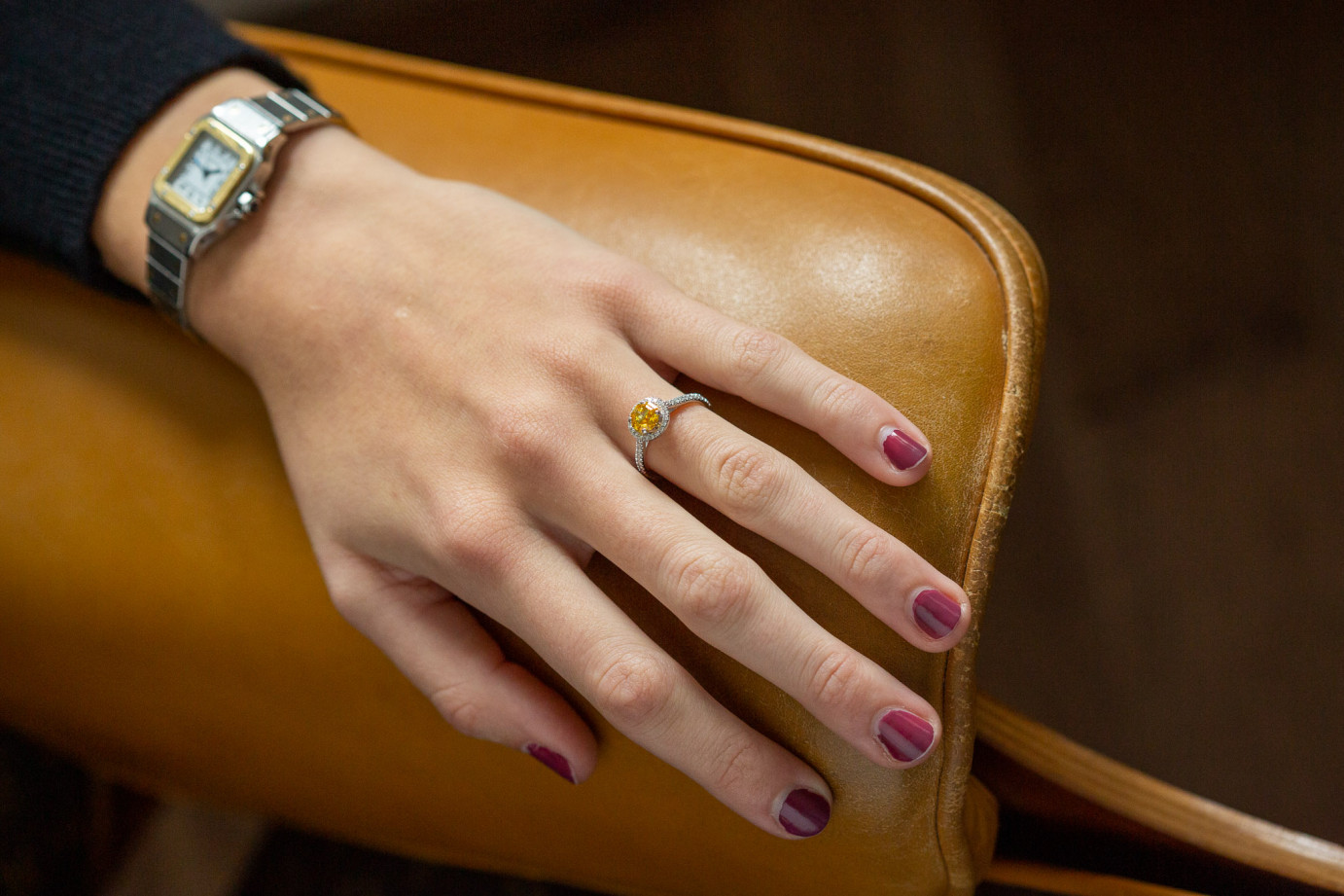 Ring white gold set with a orangy yellow diamond