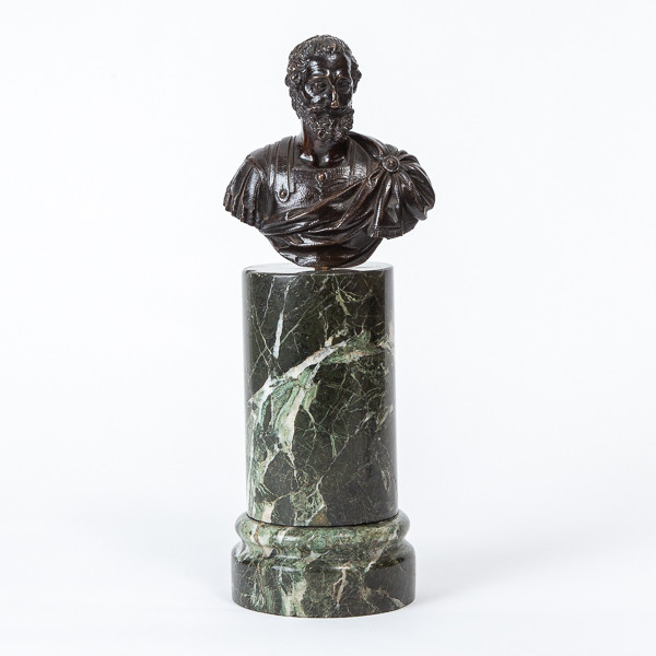Attr. à Barthélémy Prieur (1536-1611)  - Buste à l'antique du roi Henri IV en bronze à patine brune